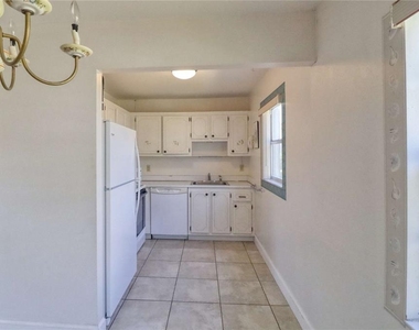 302 Canton Court - Photo Thumbnail 9