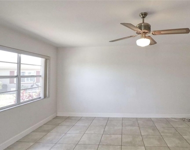 302 Canton Court - Photo Thumbnail 2