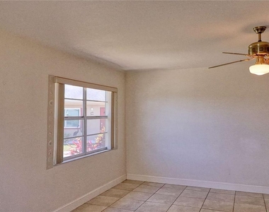 302 Canton Court - Photo Thumbnail 15