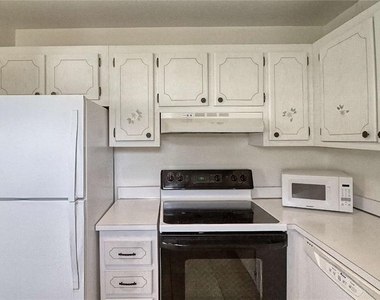 302 Canton Court - Photo Thumbnail 11