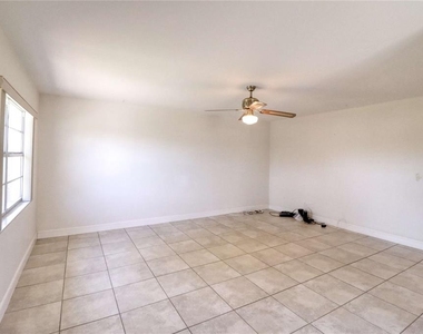 302 Canton Court - Photo Thumbnail 1
