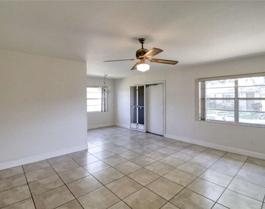 302 Canton Court - Photo Thumbnail 4