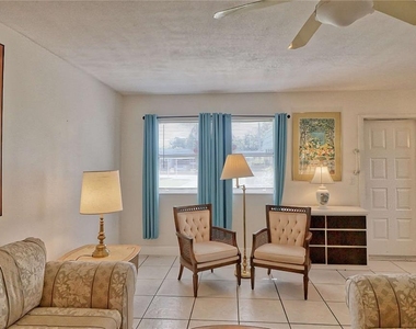 101 Cambridge Trail - Photo Thumbnail 4