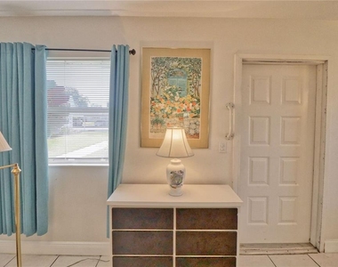101 Cambridge Trail - Photo Thumbnail 7
