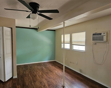 7409 Manatee Street - Photo Thumbnail 9