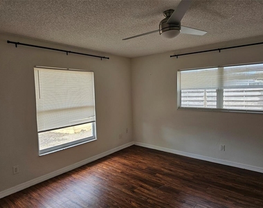 7409 Manatee Street - Photo Thumbnail 12