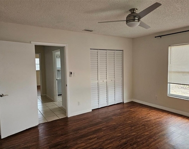 7409 Manatee Street - Photo Thumbnail 14