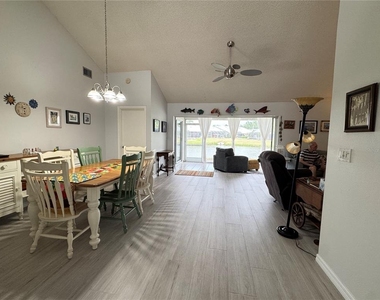5371 Crestlake Boulevard - Photo Thumbnail 3