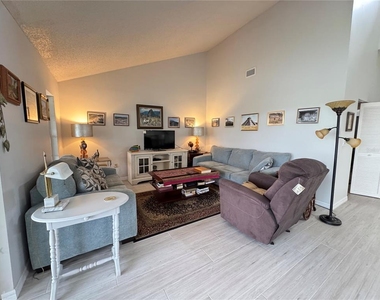 5371 Crestlake Boulevard - Photo Thumbnail 4