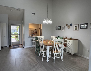 5371 Crestlake Boulevard - Photo Thumbnail 2
