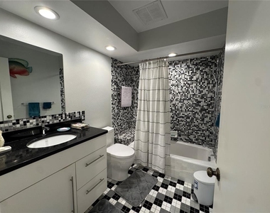 5371 Crestlake Boulevard - Photo Thumbnail 14