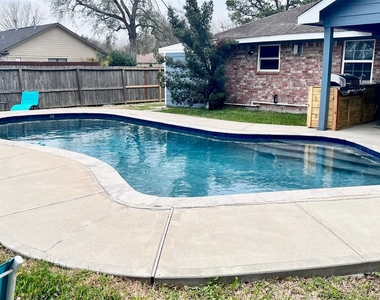 6335 Tall Willow Drive - Photo Thumbnail 4