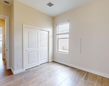 14741 Tierra Harbor Avenue - Photo Thumbnail 30