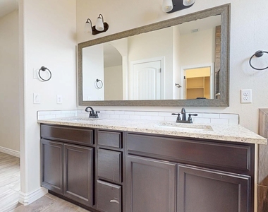 14741 Tierra Harbor Avenue - Photo Thumbnail 18