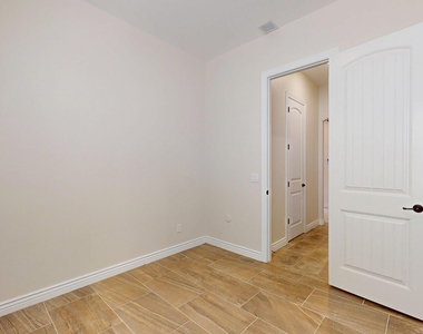 14741 Tierra Harbor Avenue - Photo Thumbnail 32