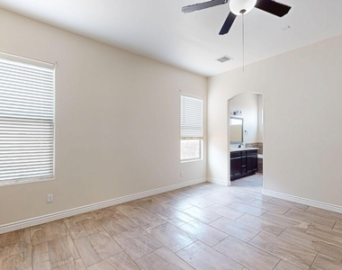 14741 Tierra Harbor Avenue - Photo Thumbnail 15