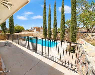 11409 Chickasaw Drive - Photo Thumbnail 5