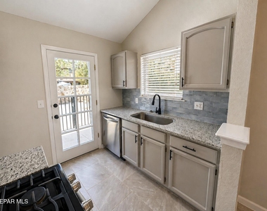 11409 Chickasaw Drive - Photo Thumbnail 9