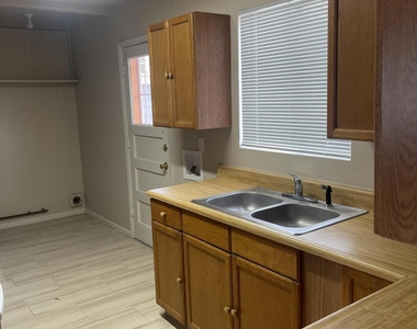 10344 Redwood Street - Photo Thumbnail 6