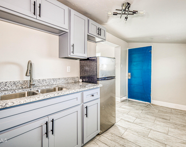 3622 Douglas Avenue - Photo Thumbnail 7