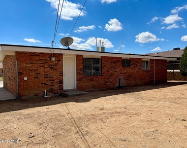 4917 Royal Drive - Photo Thumbnail 14