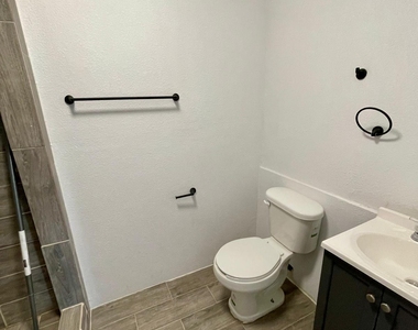 4917 Royal Drive - Photo Thumbnail 10