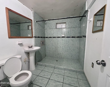 14565 Hendrik Drive - Photo Thumbnail 9