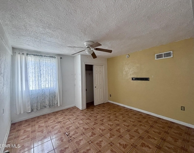 14565 Hendrik Drive - Photo Thumbnail 7