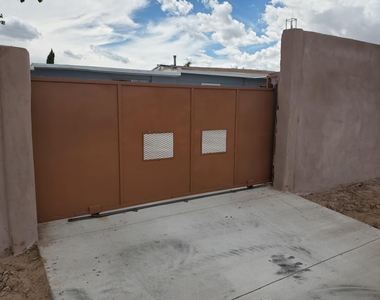 14565 Hendrik Drive - Photo Thumbnail 2