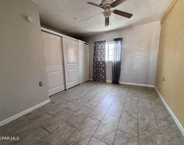 14565 Hendrik Drive - Photo Thumbnail 8