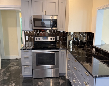 452 Hillside Avenue - Photo Thumbnail 6