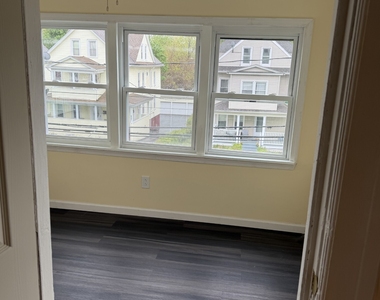 452 Hillside Avenue - Photo Thumbnail 11