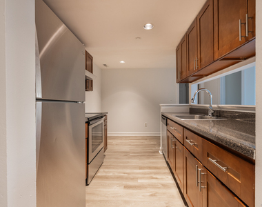 980 Lindley Street - Photo Thumbnail 4