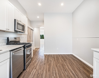 300-302 Soundview Avenue - Photo Thumbnail 10