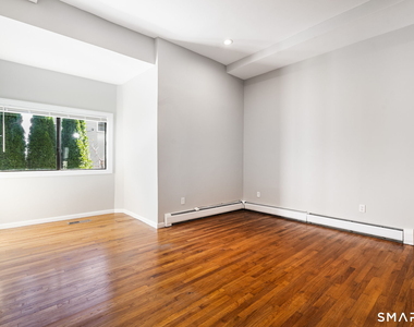 300-302 Soundview Avenue - Photo Thumbnail 3
