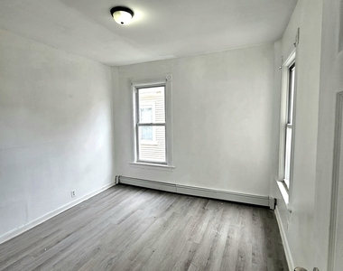 141 Crown Street - Photo Thumbnail 7