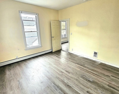 141 Crown Street - Photo Thumbnail 4