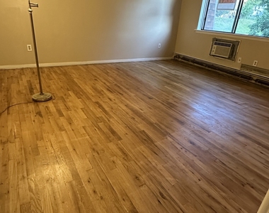 581 Crown Street - Photo Thumbnail 7