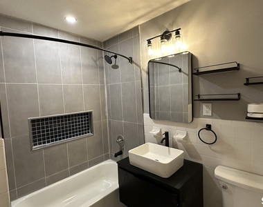581 Crown Street - Photo Thumbnail 4
