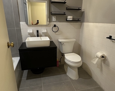 581 Crown Street - Photo Thumbnail 5