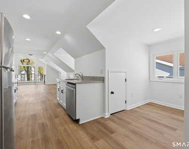 426 Main Street - Photo Thumbnail 5