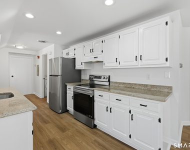 426 Main Street - Photo Thumbnail 3