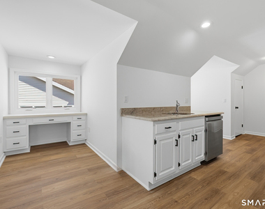 426 Main Street - Photo Thumbnail 6