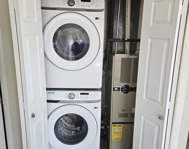 236 Brooks Street - Photo Thumbnail 5