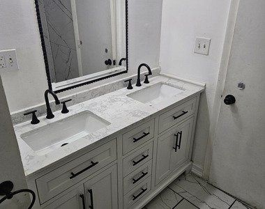 236 Brooks Street - Photo Thumbnail 3