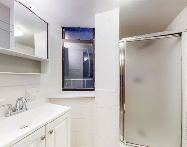 1654 Third Ave - Photo Thumbnail 3