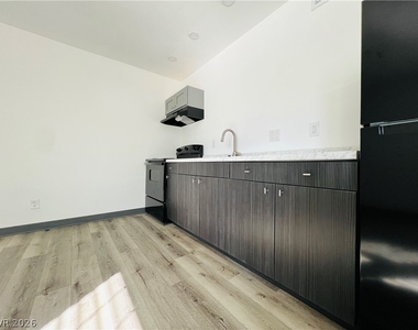 3744 Pilgrim Street - Photo Thumbnail 6