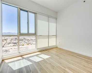 4575 Dean Martin Drive - Photo Thumbnail 28