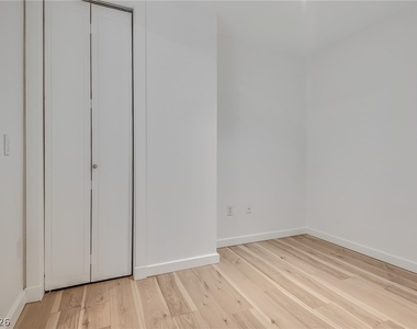 4575 Dean Martin Drive - Photo Thumbnail 33