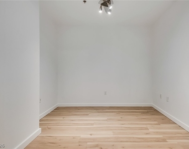 4575 Dean Martin Drive - Photo Thumbnail 32
